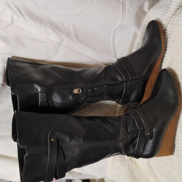 Dr. Scholl's  Be Energized  foam technology wedged heel boots - Picture 1 of 16